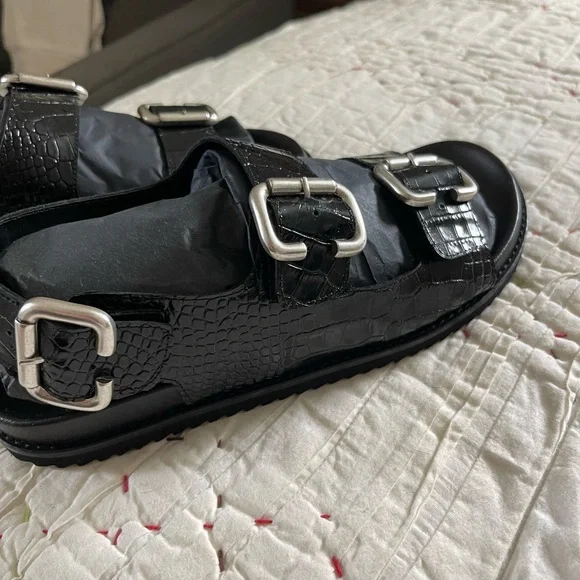 Freda Salvador NWT Piper Sandals.  size 8 Croc embossed. Beautiful quality - Picture 4 of 6